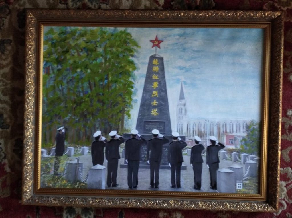 Памятник воинам советской Красной Армии, погибших при освобождении Северо-Востока Китая от японских миллитаристов в августе - сентябре 1945 года в парке им. Ван Су г. Хэйхэ КНР. Хэйхэские таможенники возложили венок к памятнику 104 советским воинам 9 мая 2020 года и отдали почесть героям.